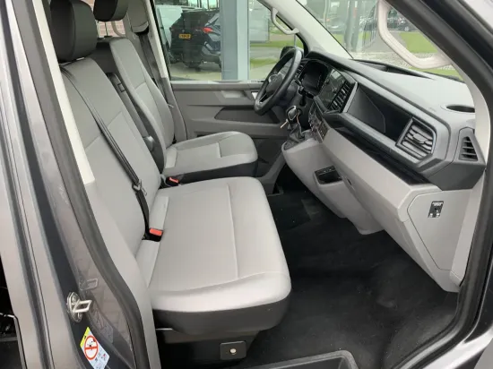 Afbeeldingen van VW Caravelle 8-personenbus (verlengd)