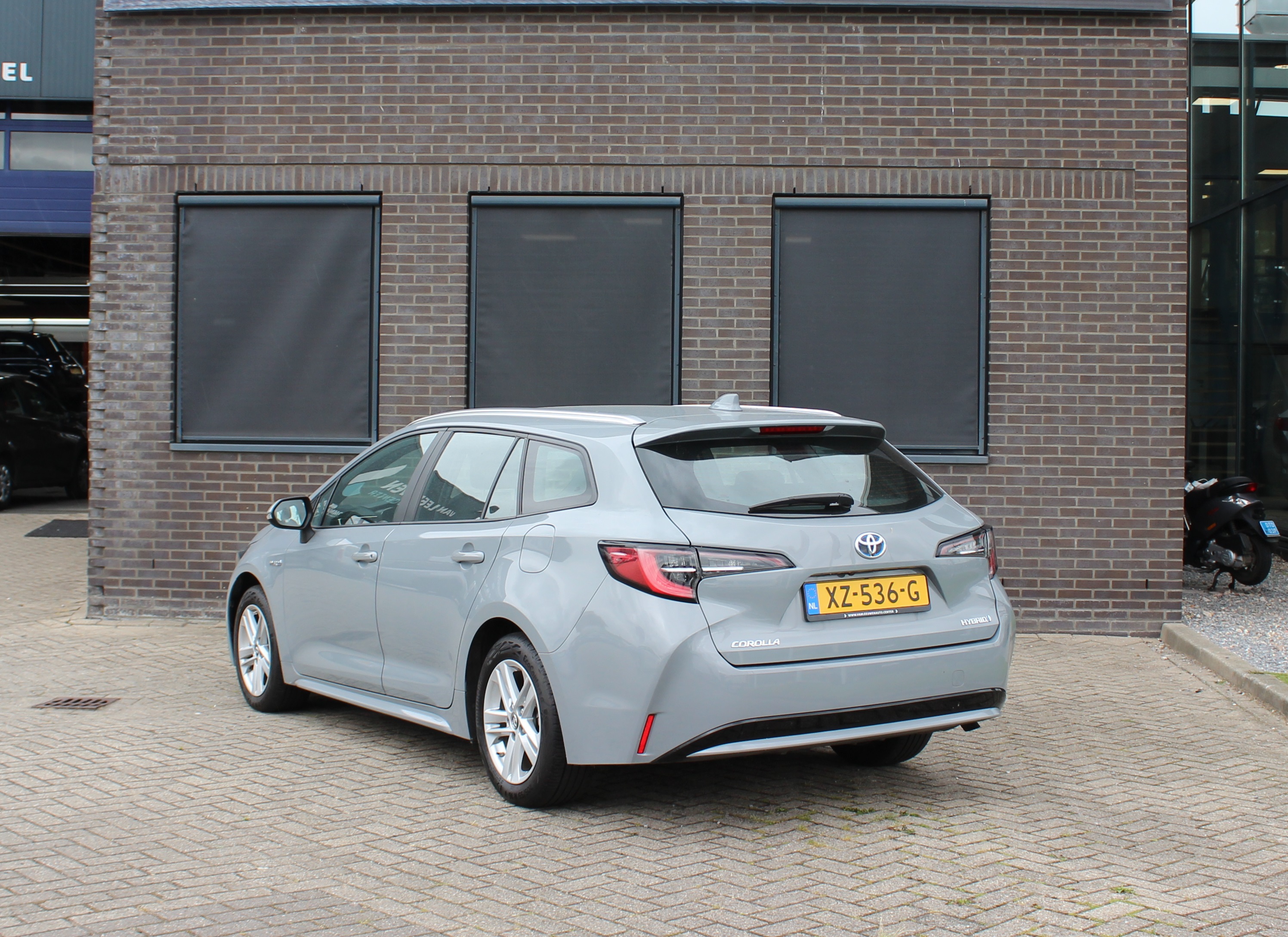 Toyota Corolla TS Hybrid grijs